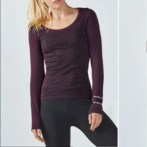 Fabletics Oula Seamless Top Long Sleeve Burgundy Damask Sz M/L